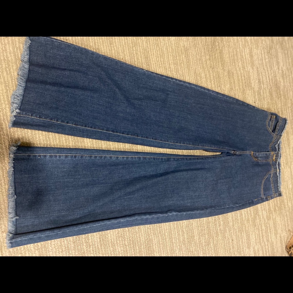 Wide leg frayed jeans